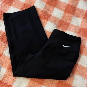 NWOT NIKE DRI-FIT SIZE XS CROP LEGGINGS